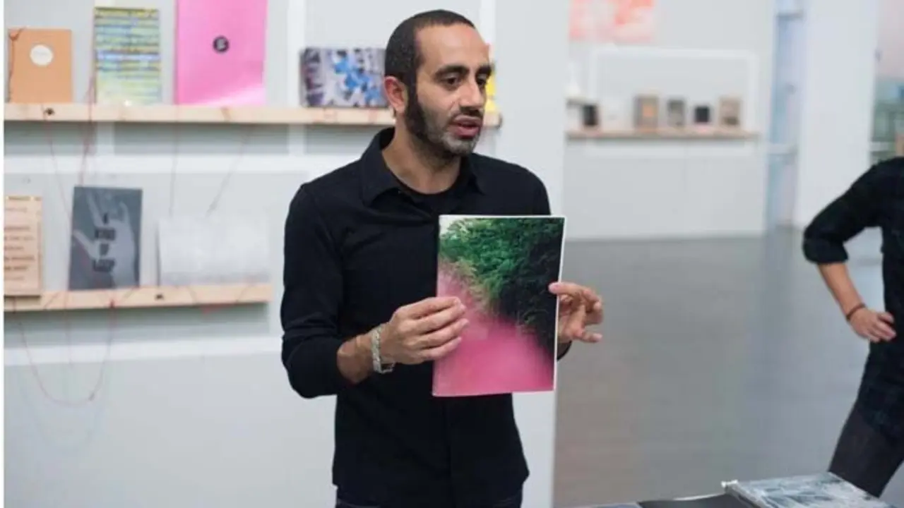 Visualizaci&oacute;n perform&aacute;tica de un fotolibro en el MAS. / x