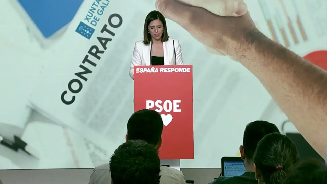 La portavoz del PSOE, Esther Pe&ntilde;a, durante una comparecencia en la sede del partido, mientras evita responder sobre los mensajes filtrados entre S&aacute;nchez y &Aacute;balos. | Foto: &ldquo;PSOE&rdquo;
