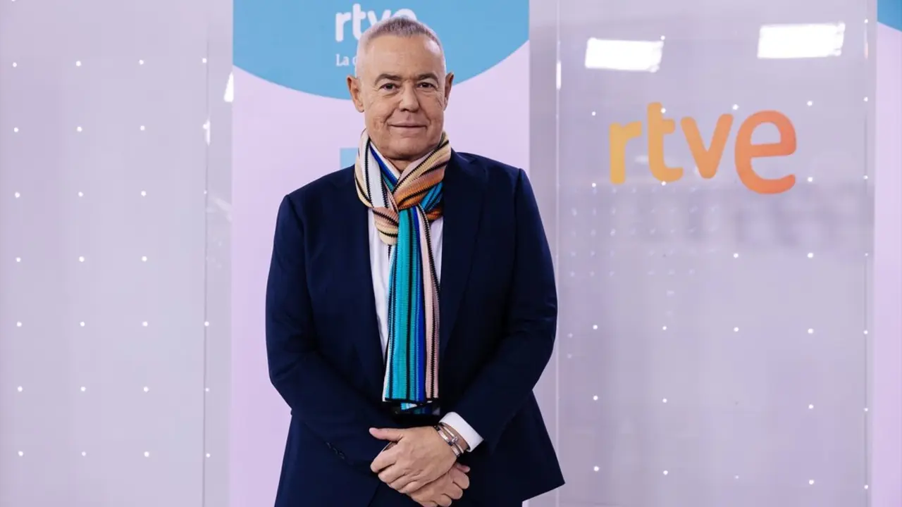El presentador de televisi&oacute;n Jordi Gonz&aacute;lez posa durante la presentaci&oacute;n del programa de televisi&oacute;n &lsquo;D Coraz&oacute;n&rsquo;. / Carlos Luj&aacute;n
