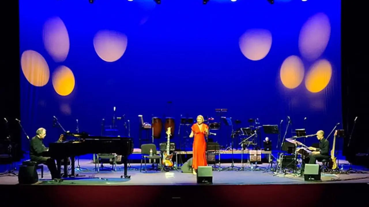 Representaci&oacute;n de 'Aromas de bolero' en la Sala Casyc. / x