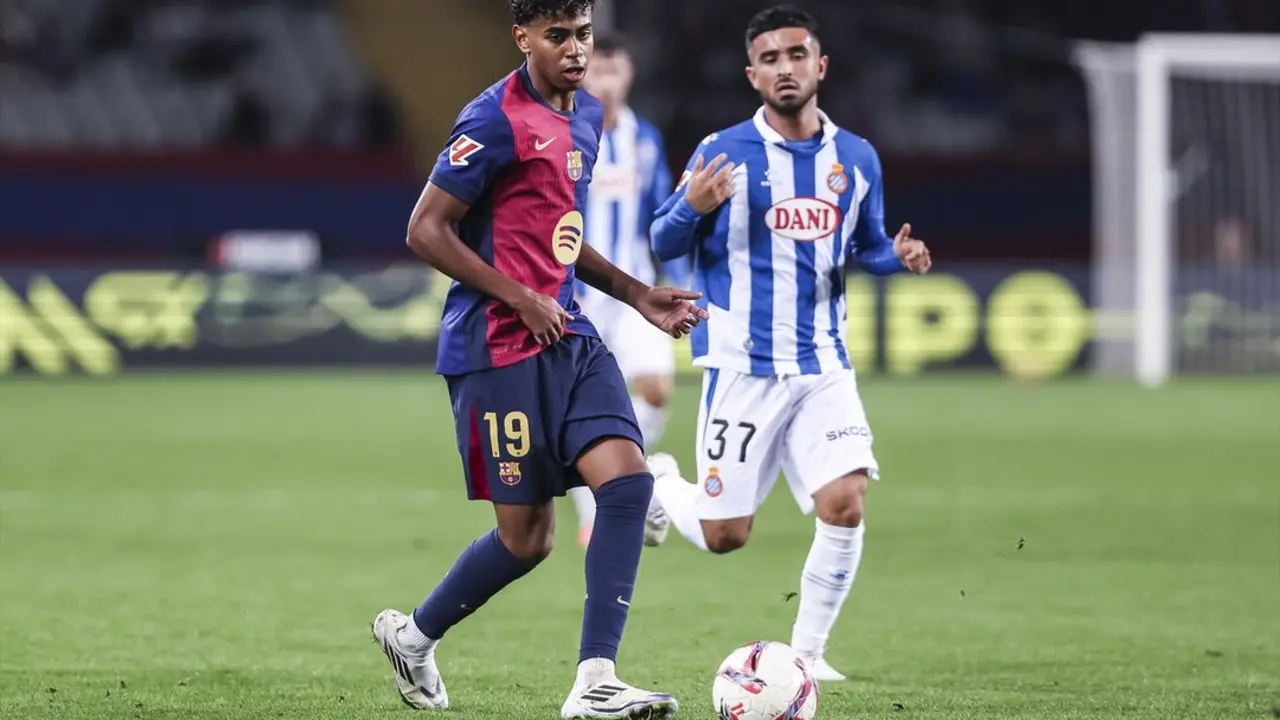 Partido disputado en Montjuic entre Barcelona y Espanyol. / EP