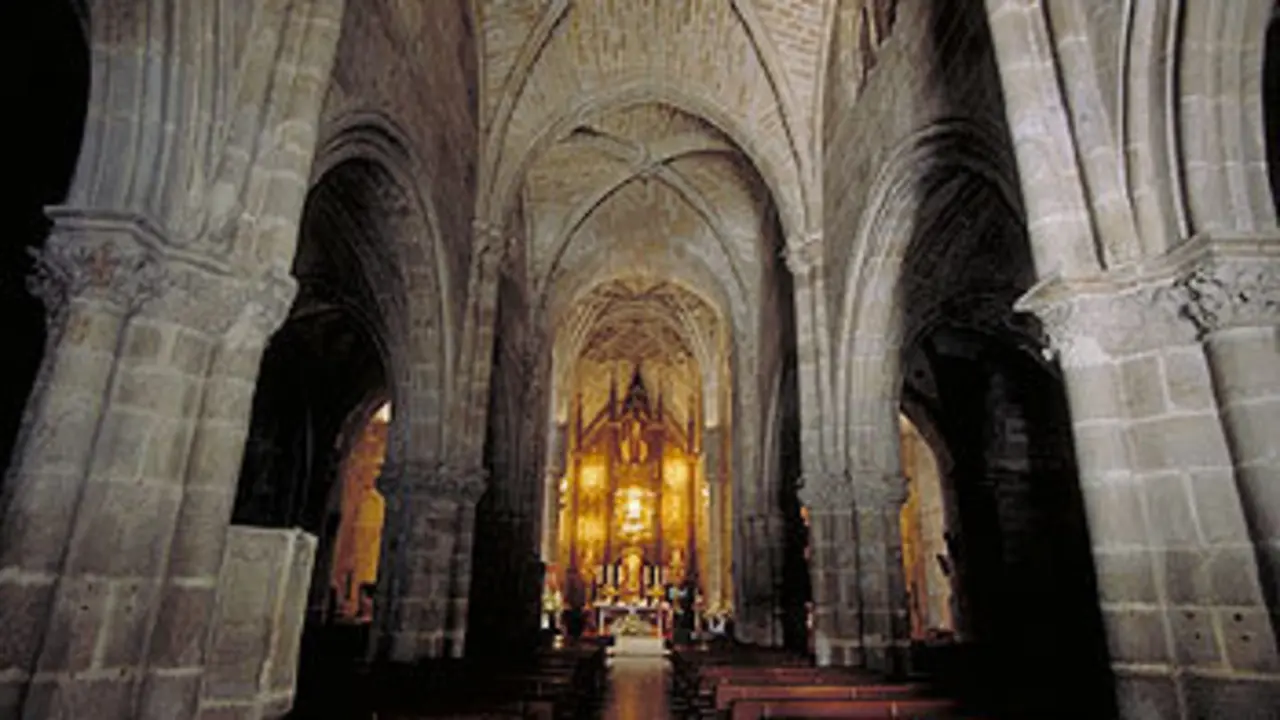 Interior de la Iglesia de Santa Mar&iacute;a del Puerto. / T.C.