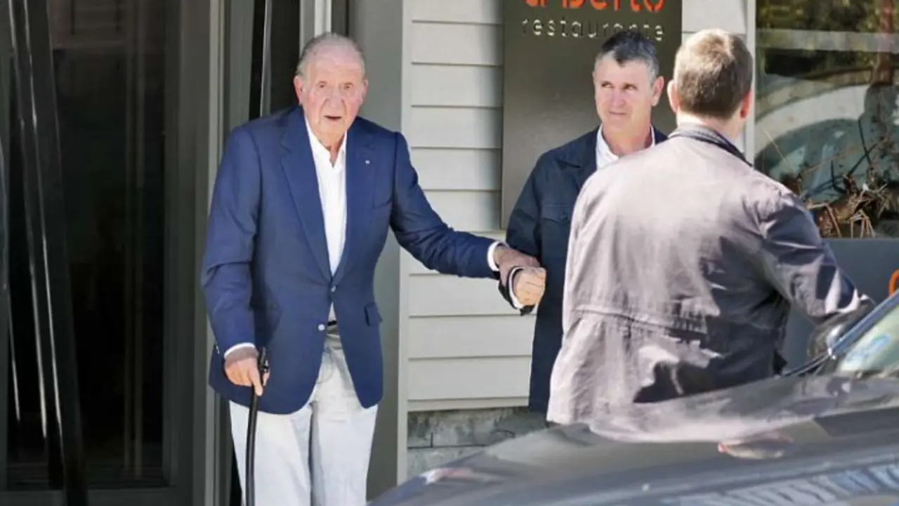 Juan Carlos I no asistir&aacute; al acto de conciliaci&oacute;n con Miguel &Aacute;ngel Revi-
lla, previsto para hoy en Santander por una demanda del rey em&eacute;rito por
presuntas injurias.