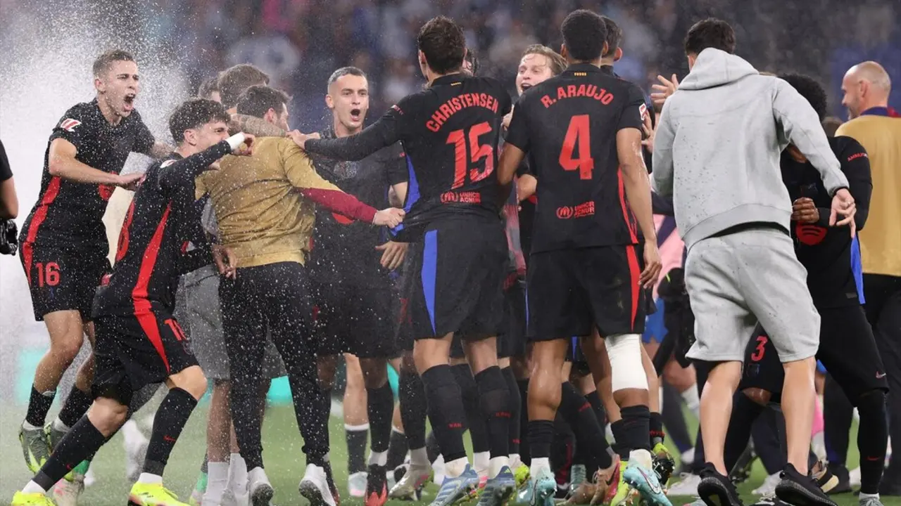 Los jugadores del FC Barcelona celebran el t&iacute;tulo de liga. / EP