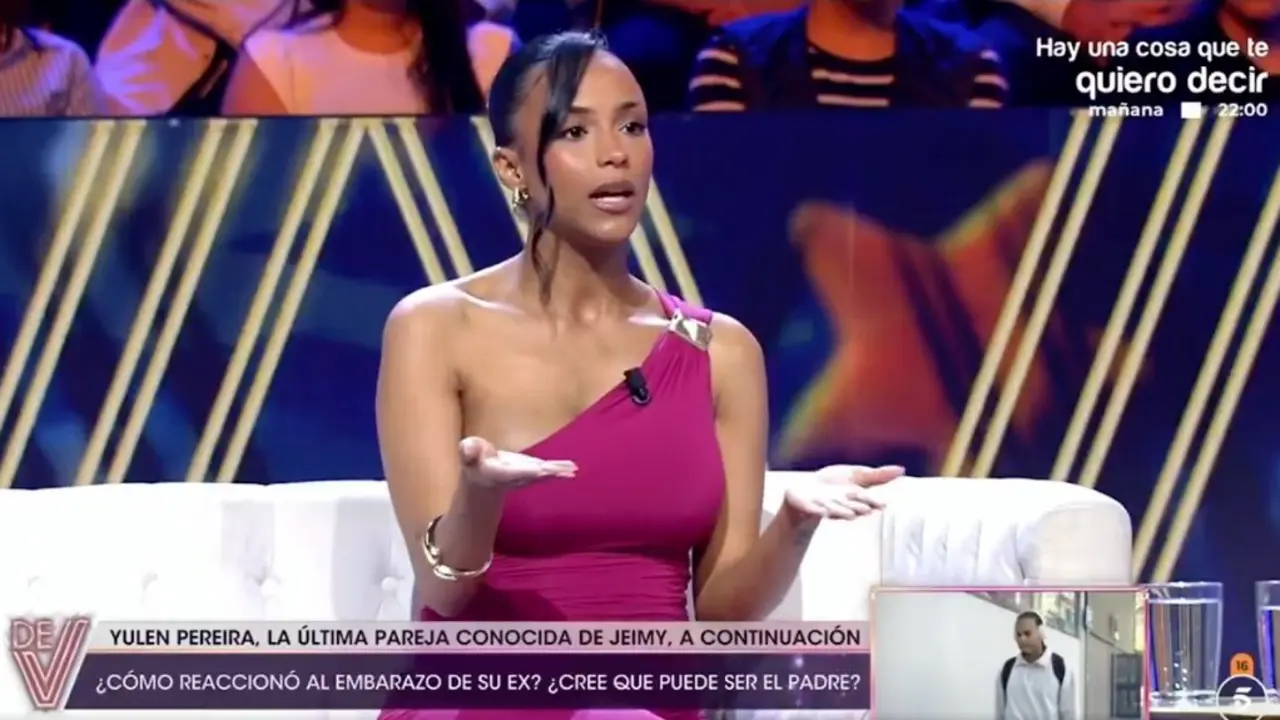 Jeimy B&aacute;ez, modelo y exconcursante de GH D&Uacute;O, durante la entrevista en &iexcl;De Viernes!. / X
