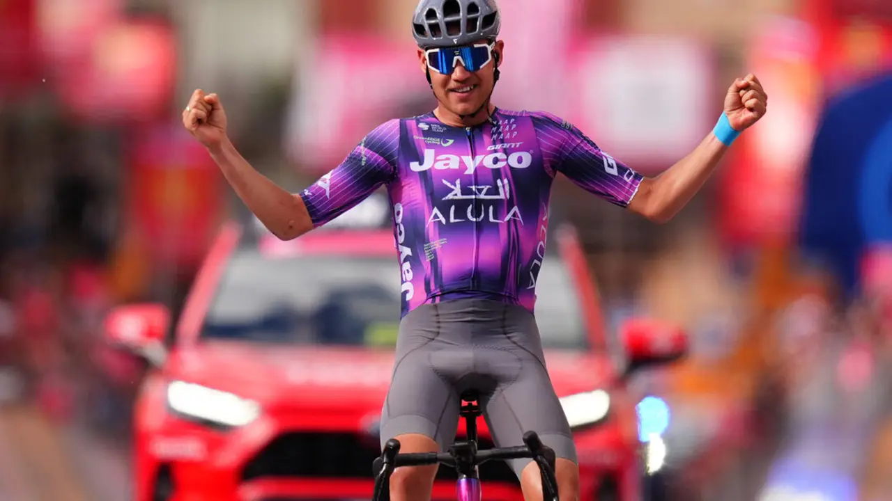 El ciclista australiano Luke Plapp. / X