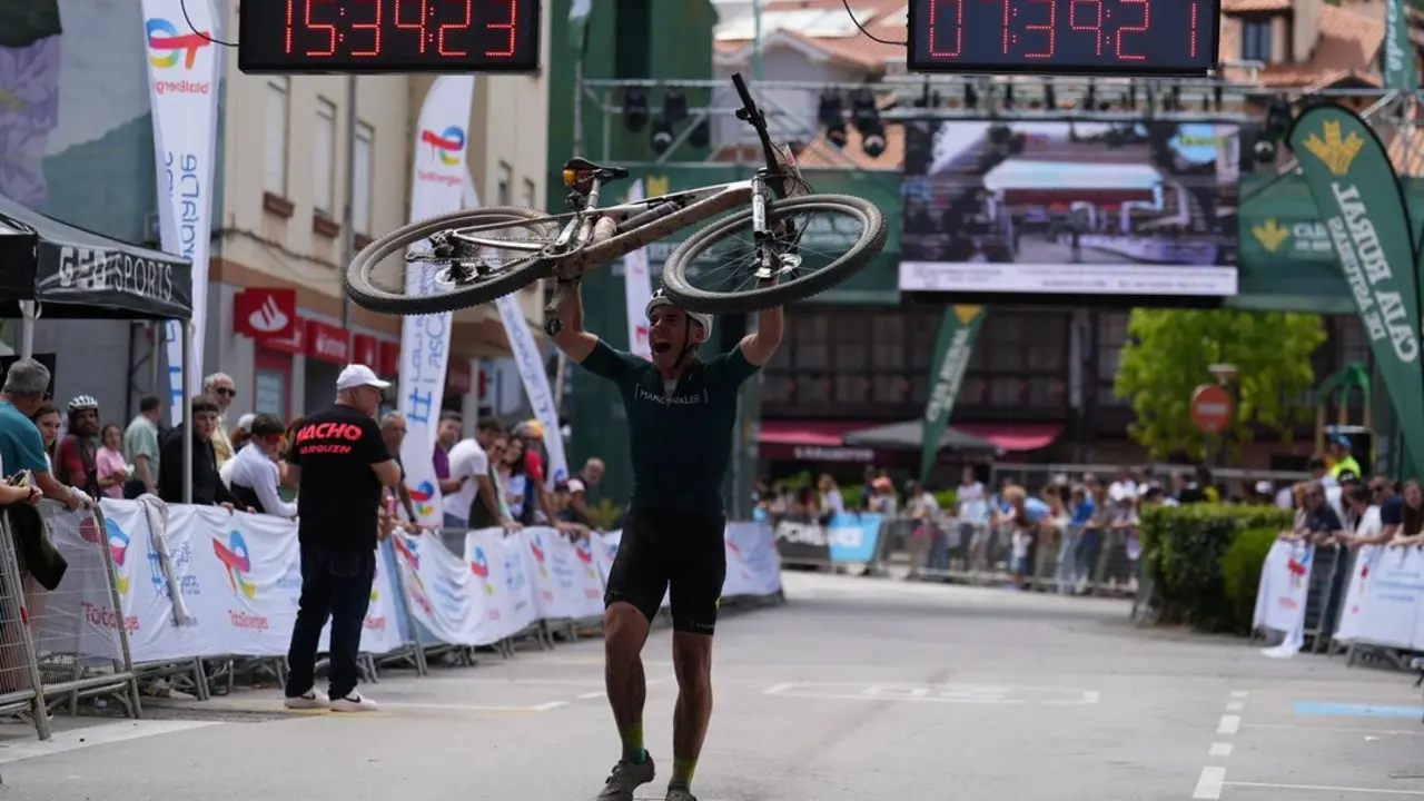 Roberto Fern&aacute;ndez Garrido, el primero en completar la BTT 150 km. / X