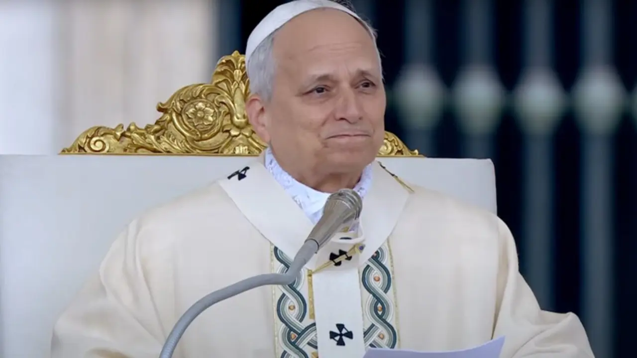 El Papa Le&oacute;n XIV durante la primera misa. / X