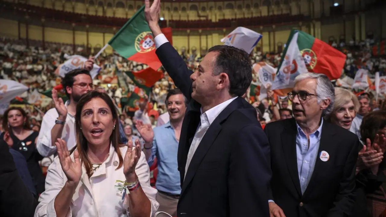 El presidente del Partido Social Democrata (PSD), Luis Montenegro, durante un mitin antes de las elecciones legislativas del 18M. / EP