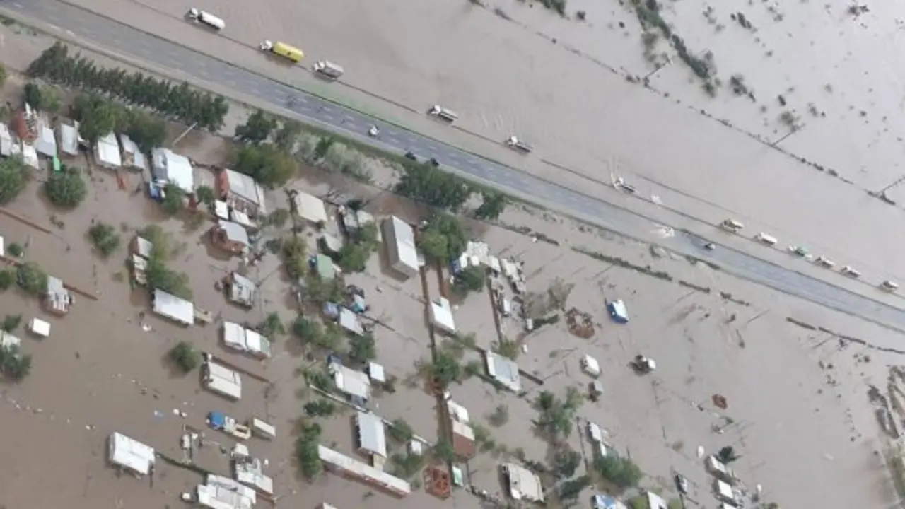 Inundaciones en Z&aacute;rate. / X