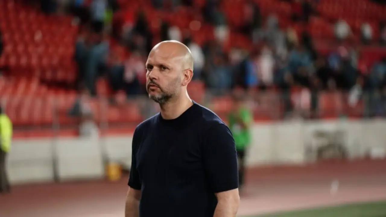 Jos&eacute; Alberto, cabizbajo tras el pitido final en el Power Horse Stadium.