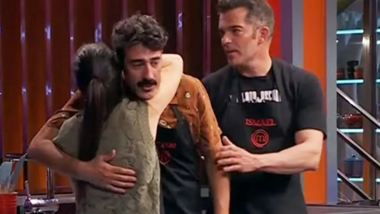 V&iacute;ctor abandona Masterchef tras olvidar el ingrediente principal. / RTVE