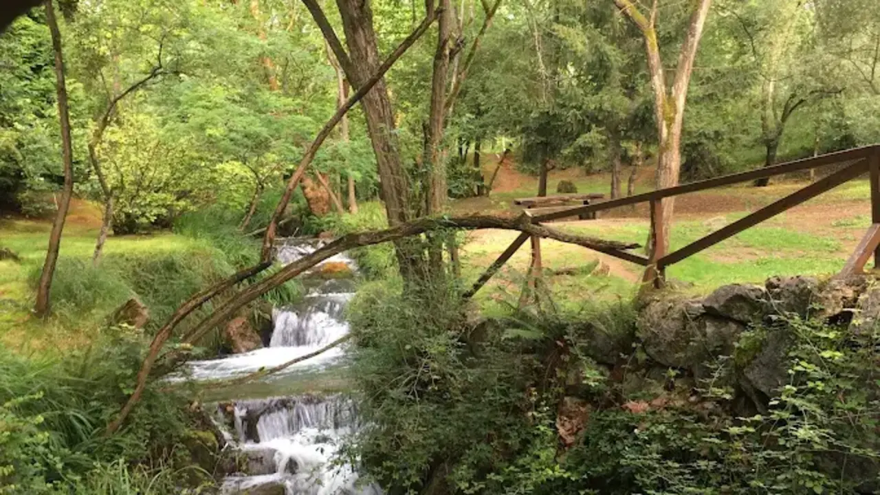Uno de los rincones del parque de La Viesca. / A.E