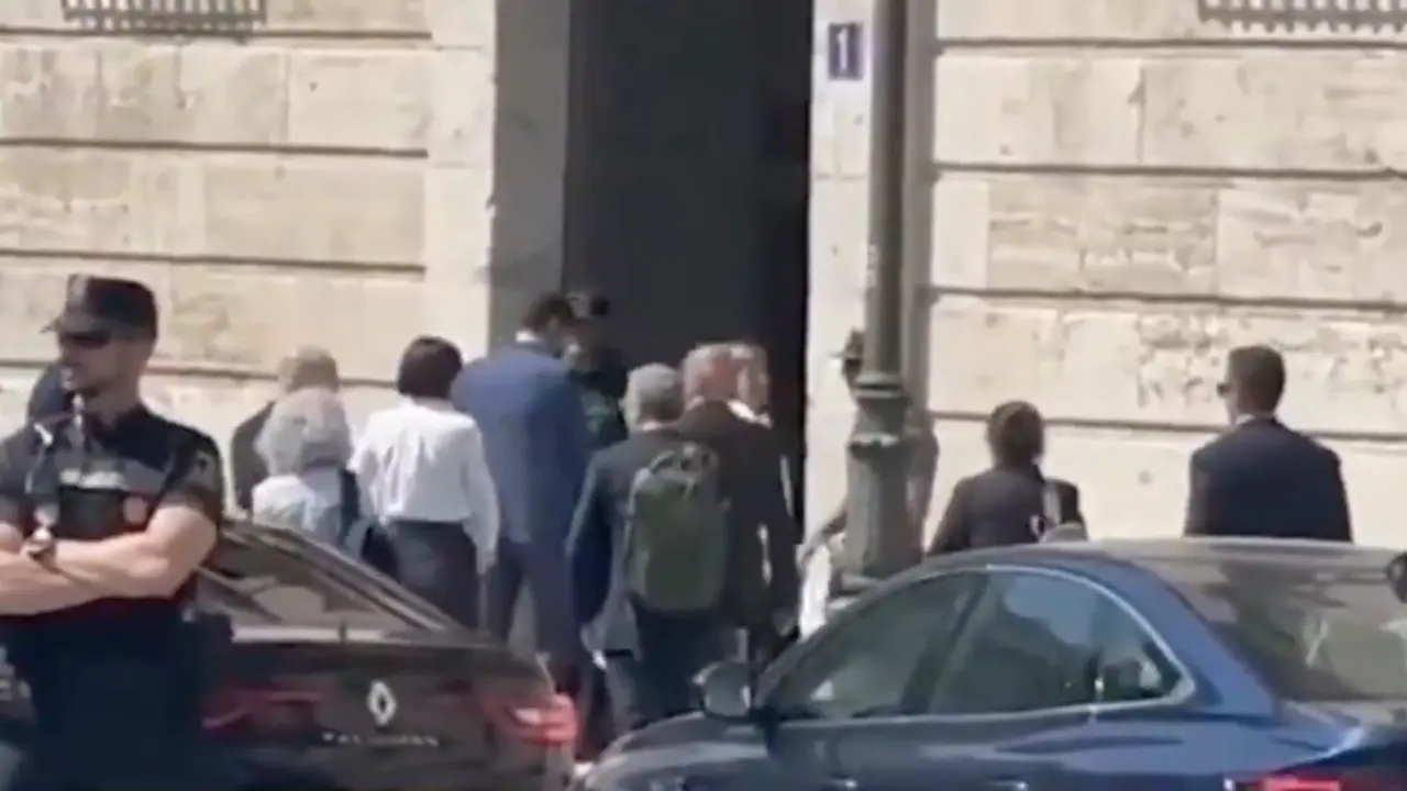 El presidente del Gobierno a su llegada a la reuni&oacute;n con v&iacute;ctimas de la dana. /X