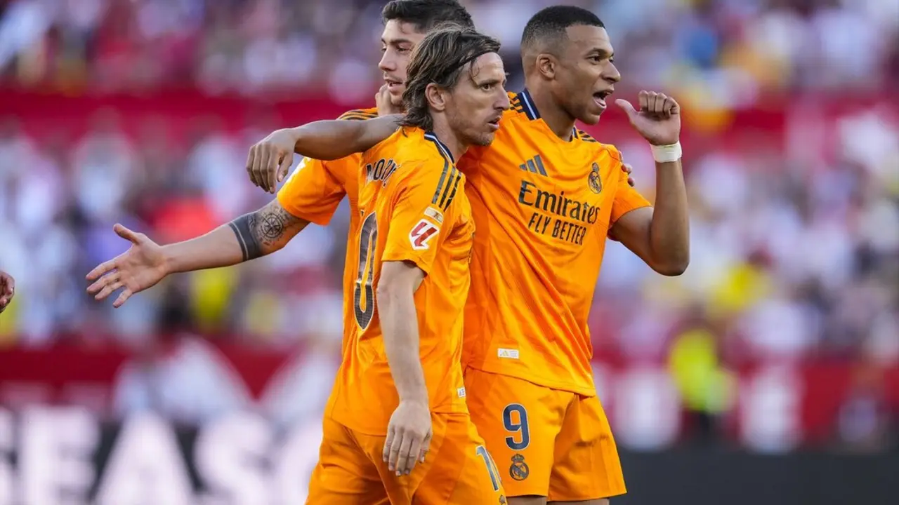 Kylian Mbapp&eacute; celebra su gol ante el Sevilla. / EP