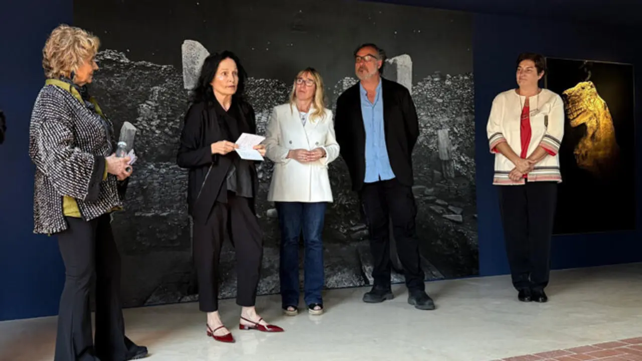 Inauguraci&oacute;n en el Museo de Altamira de la exposici&oacute;n 'Una nueva historia' de Isabel Mu&ntilde;oz. / ep