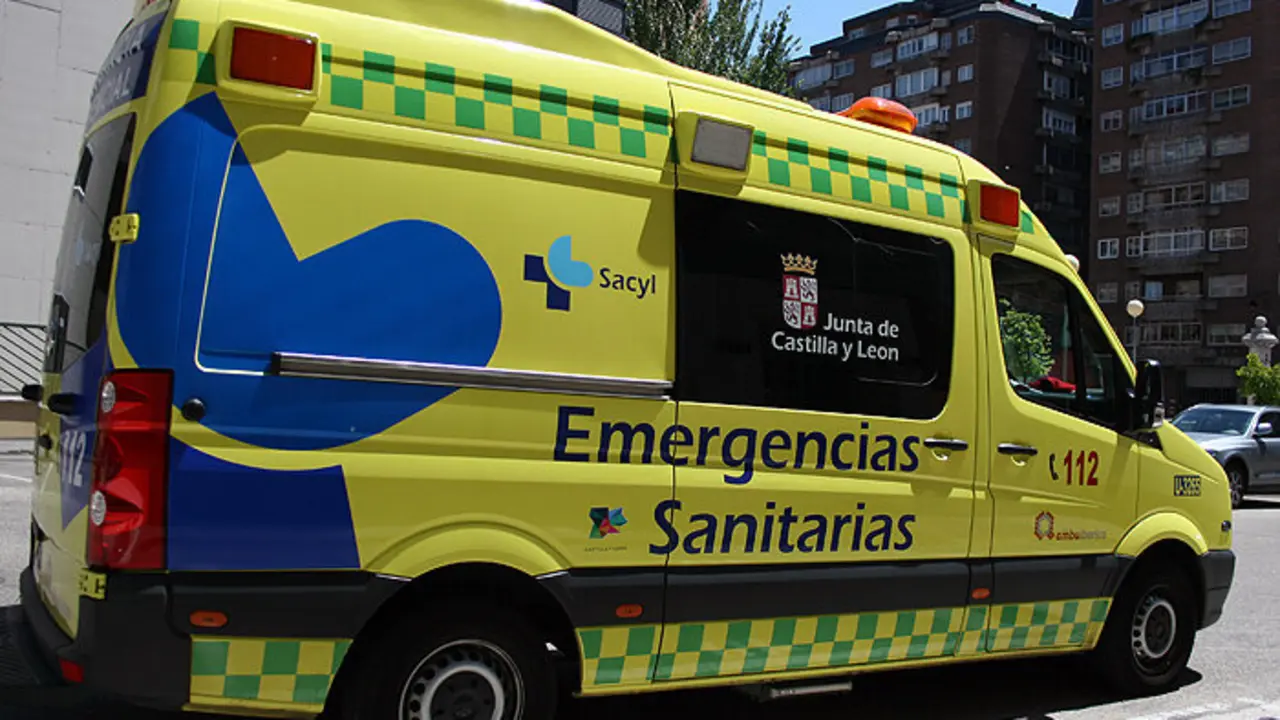 Una ambulancia del 112 de Castilla y Le&oacute;n. / 112
