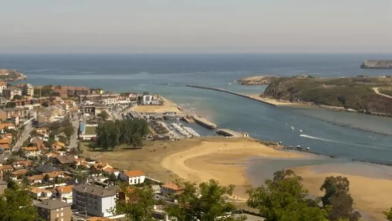 Vista desde un mirador de la zona de la playa de La Ribera. / A.S.