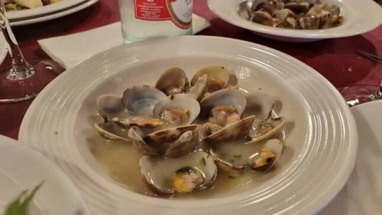 Una de lasa raciones del restaurante, en este caso de almejas. / A.E.