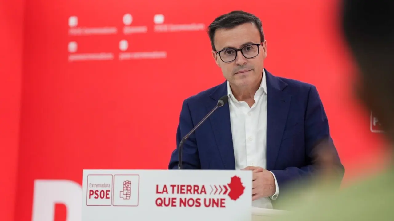 El secretario general del PSOE, Miguel &Aacute;ngel Gallardo, en rueda de prensa. / EP