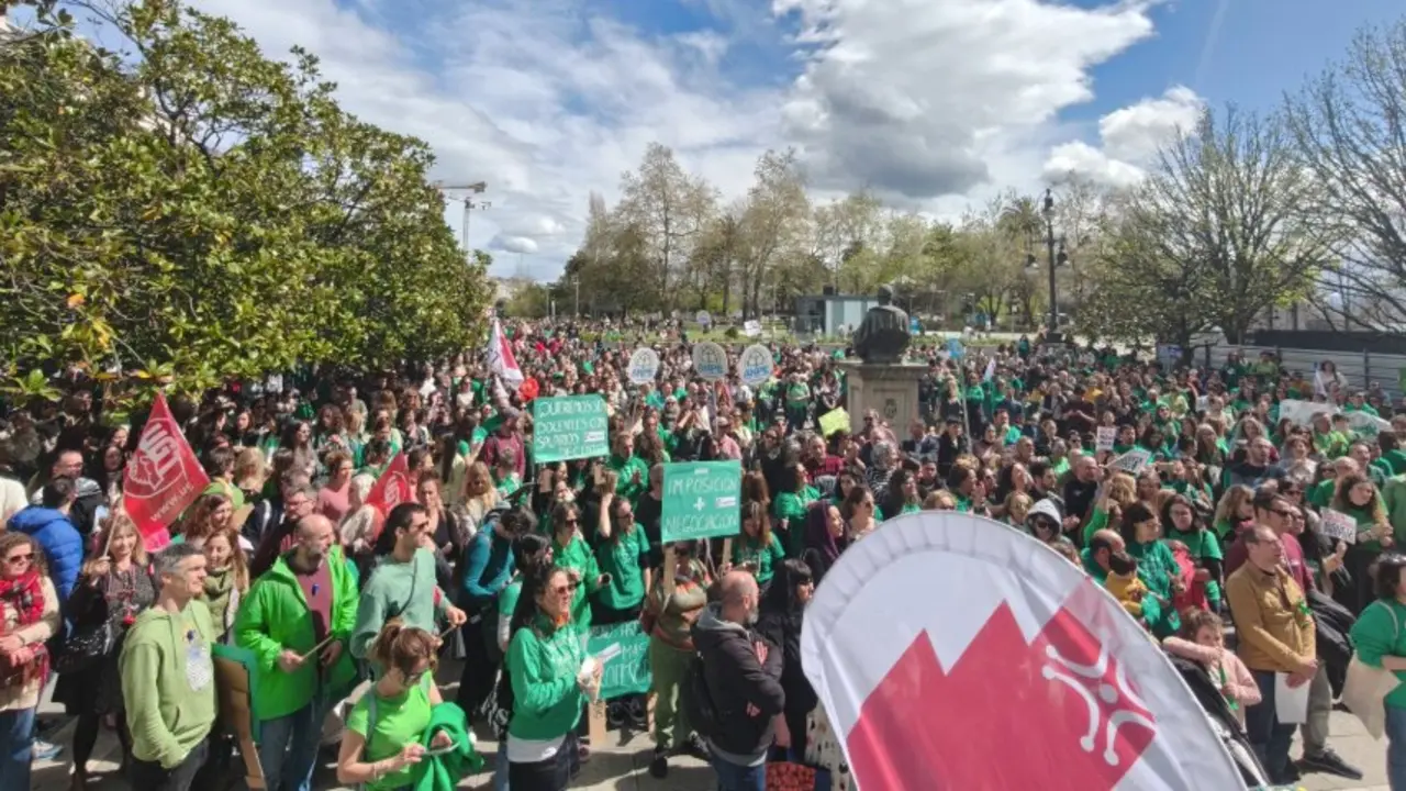 Huelga convocada por los docentes en Santander. / Archivo / STEC