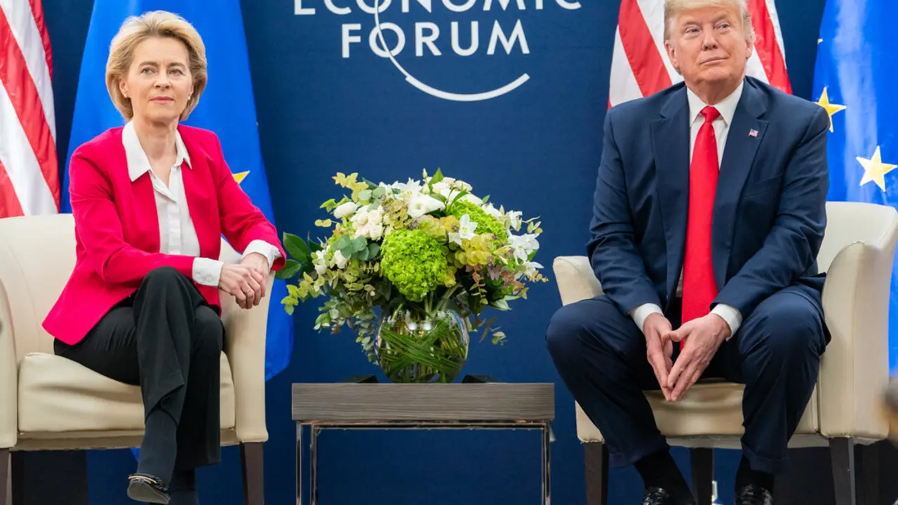 La presidenta de la Comisi&oacute;n Europea, &Uacute;rsula Von der Leyen y el presidente de Estados Unidos, Donald Trump. / Shealah Craighead / Archivo