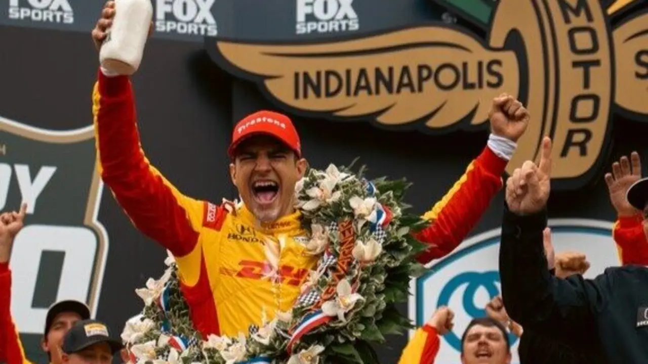 &Aacute;lex Palou tras ganar las 500 Millas de Indian&aacute;polis 2025. / X