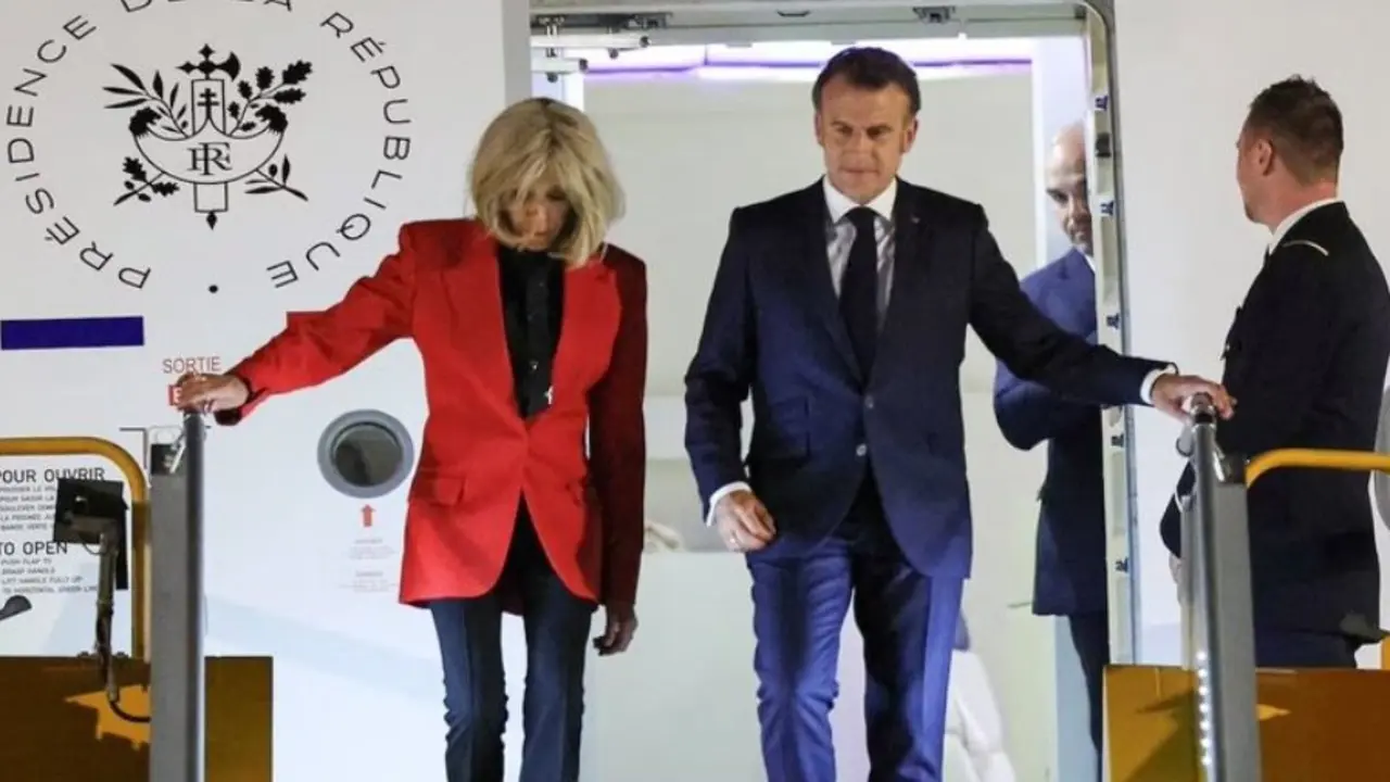 Durante su llegada a Vietnam, la primera dama francesa protagoniz&oacute; una escena que ya est&aacute; dando que hablar. / X