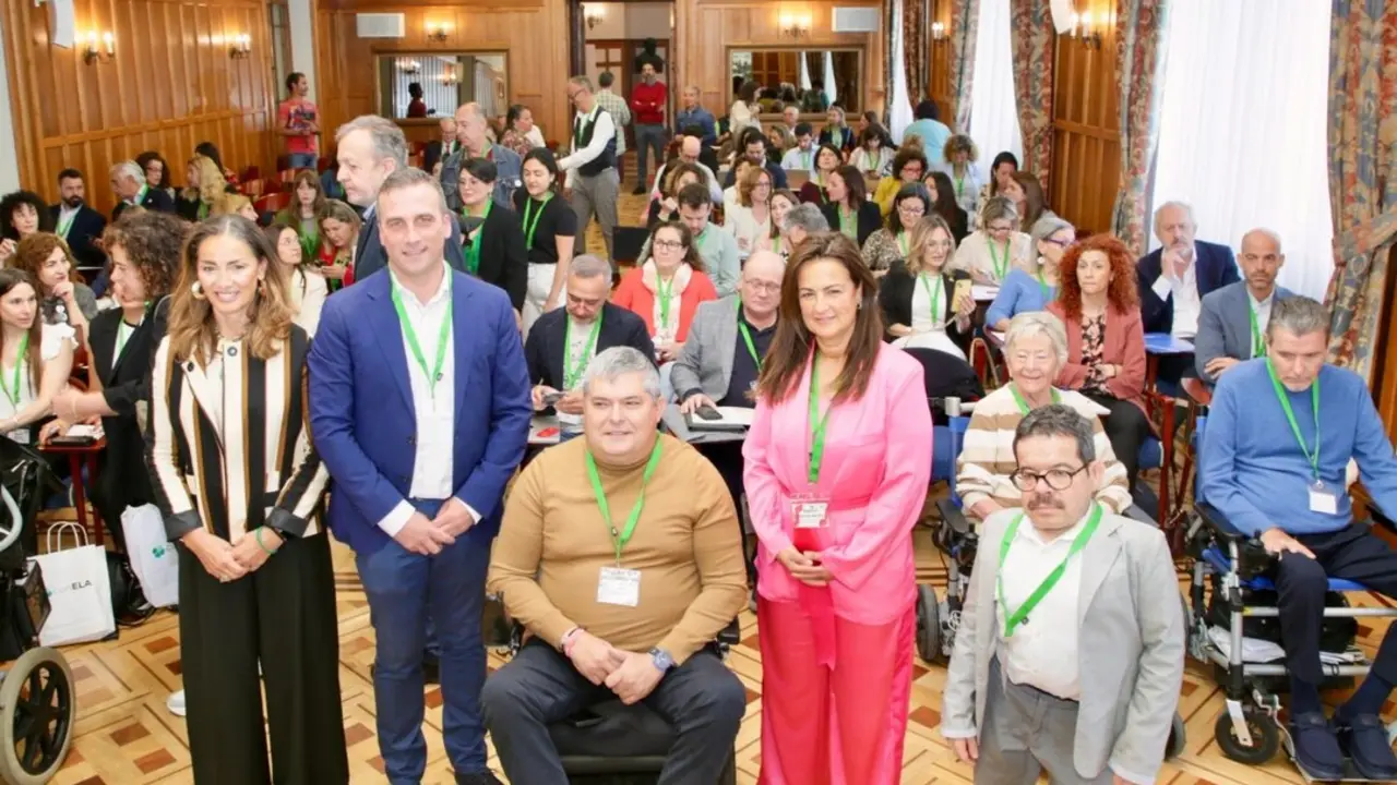 La consejera de Inclusi&oacute;n Social, Bego&ntilde;a G&oacute;mez del R&iacute;o durante su participaci&oacute;n en la jornada sobre la ELA celebrada en el Palacio de la Magdalena. / EP