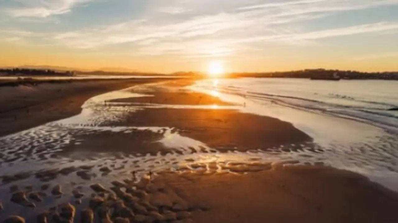 Puesta de sol en la playa de Somo. / A.S.