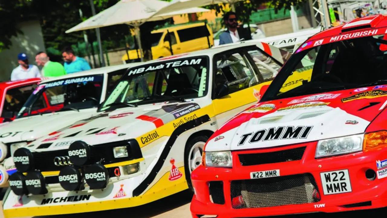 Algunos de los coches durante la presentaci&oacute;n de esta edici&oacute;n del rally. / R.F.H.