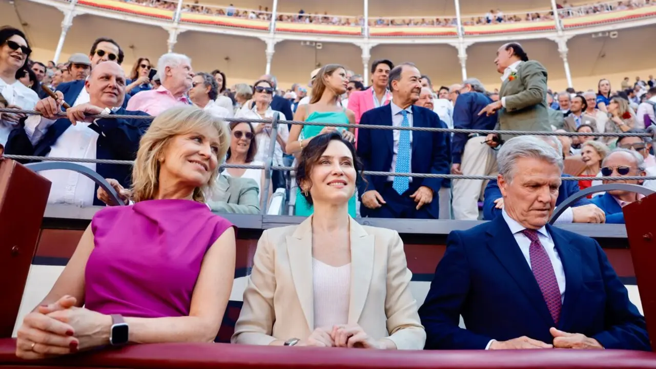 La presidenta de Madrid, Isabel D&iacute;az Ayuso, en Las Ventas. / EP