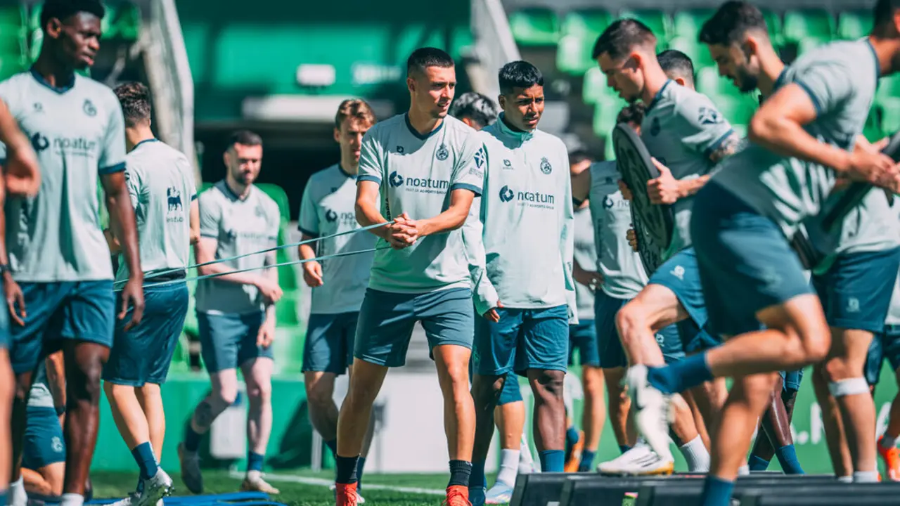 Los jugadores del Racing durante el entrenamiento de ayer. / RRC