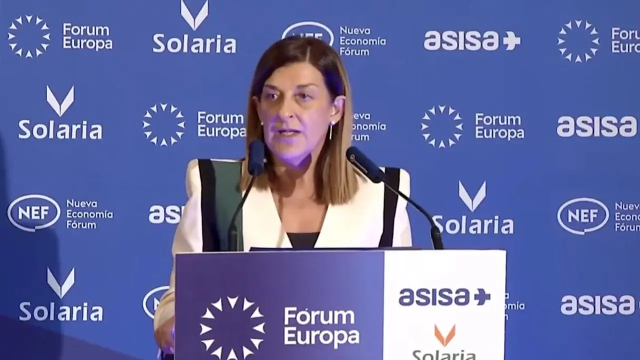 La presidenta de Cantabria, Mar&iacute;a Jos&eacute; Sa&eacute;nz de Buruaga durante su intervenci&oacute;n. / X