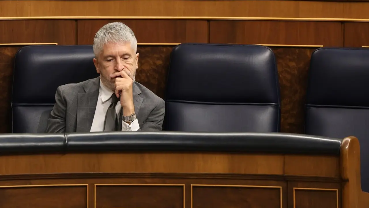 El ministro de Interior, Fernando Grande-Marlaska, interviene durante una sesi&oacute;n de control al Gobierno. / Marta Fern&aacute;ndez
