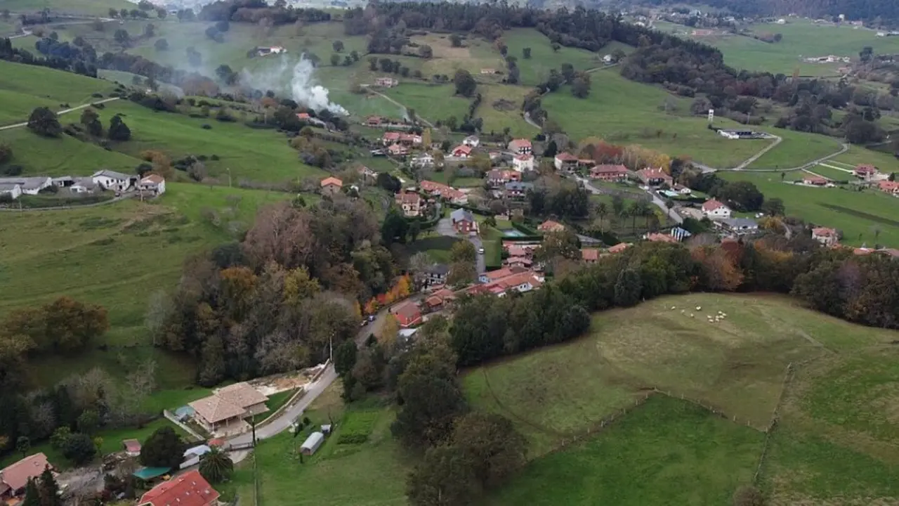 Vista a&eacute;rea de Hermosa, un pueblo desconocido de Cantabria. / A.E.