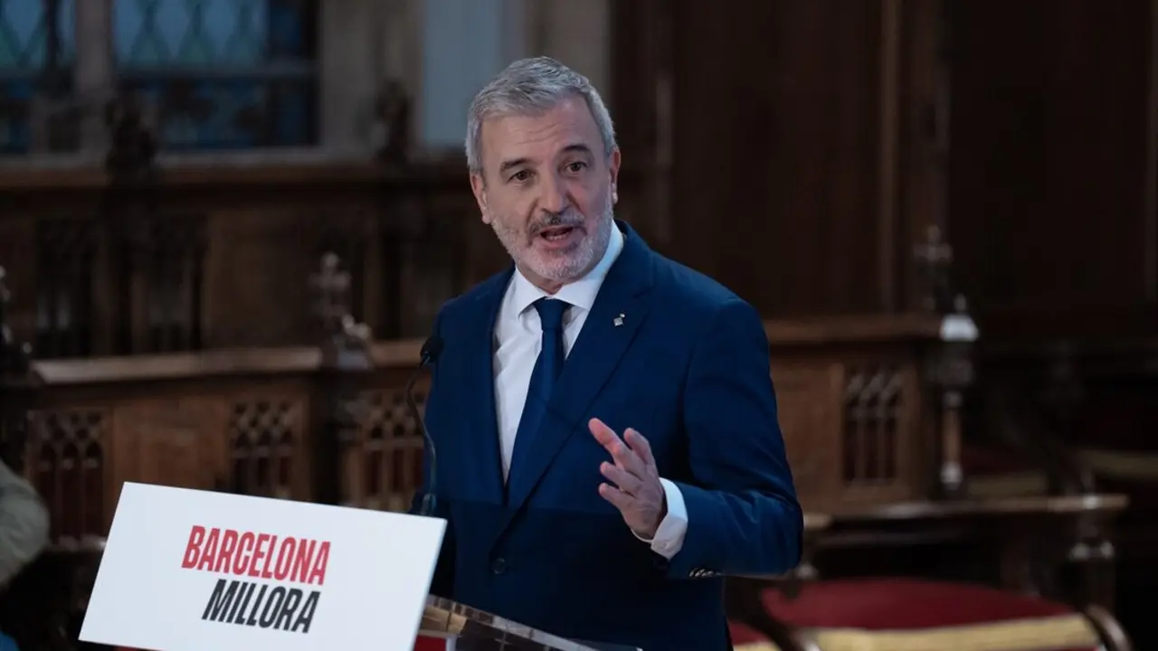 El alcalde de Barcelona, Jaume Collboni, interviene durante un acto. / EP