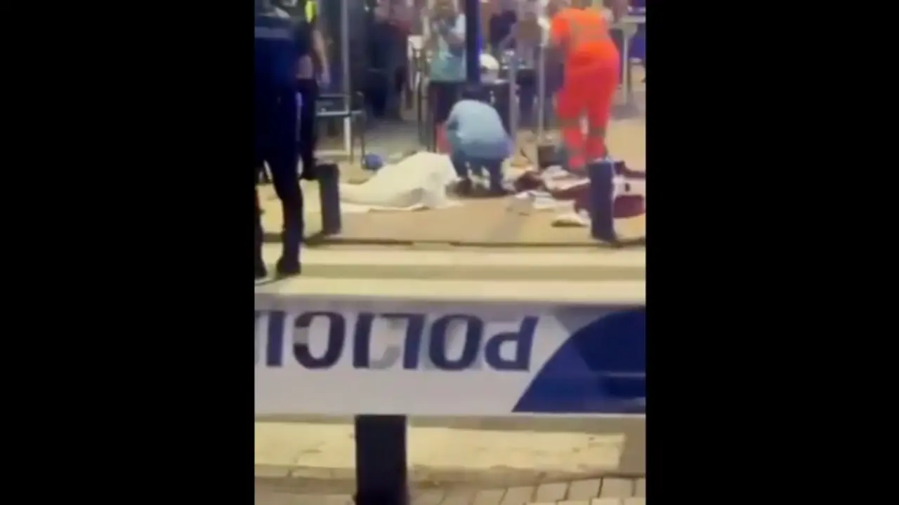 La Polic&iacute;a en el lugar de los hechos. / X