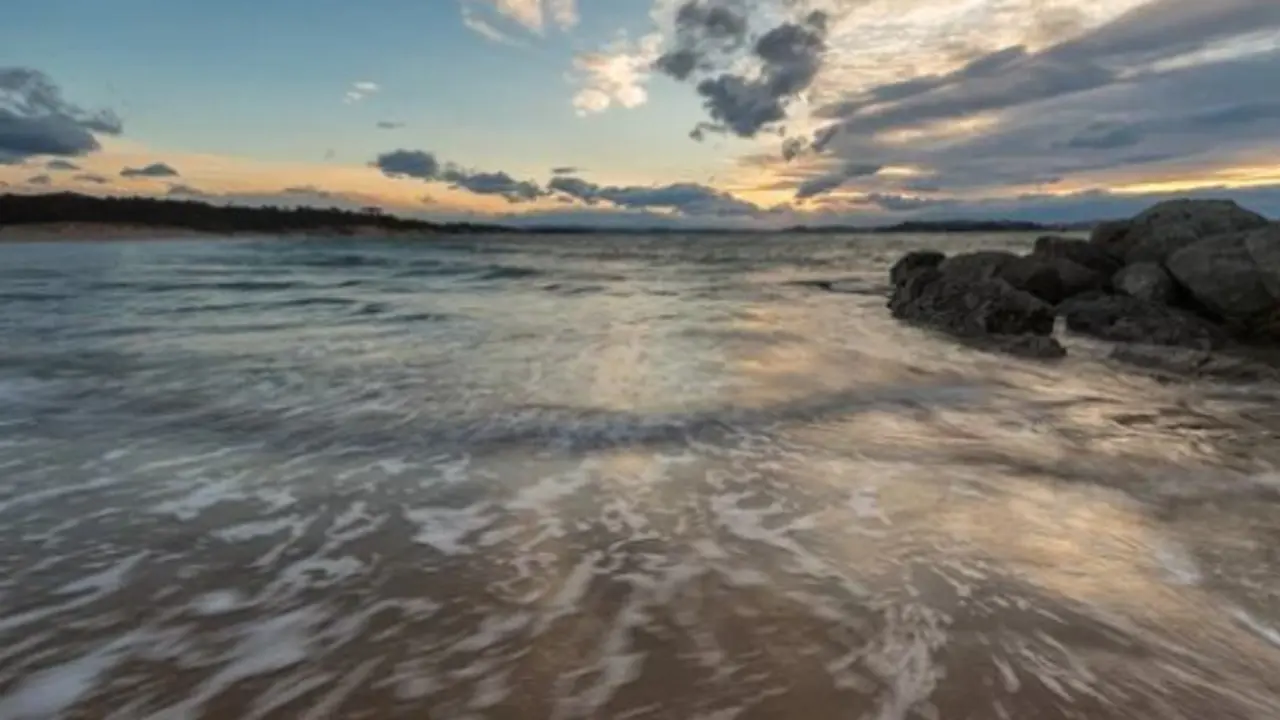 Atardecer en la playa de Loredo. / A.S.
