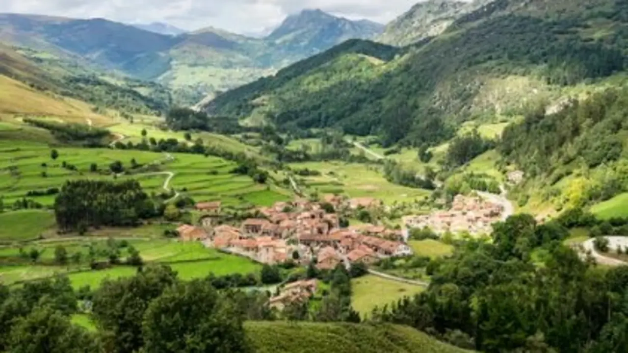 Vista de Carmona en el Valle de Cabu&eacute;rniga. / A.S.