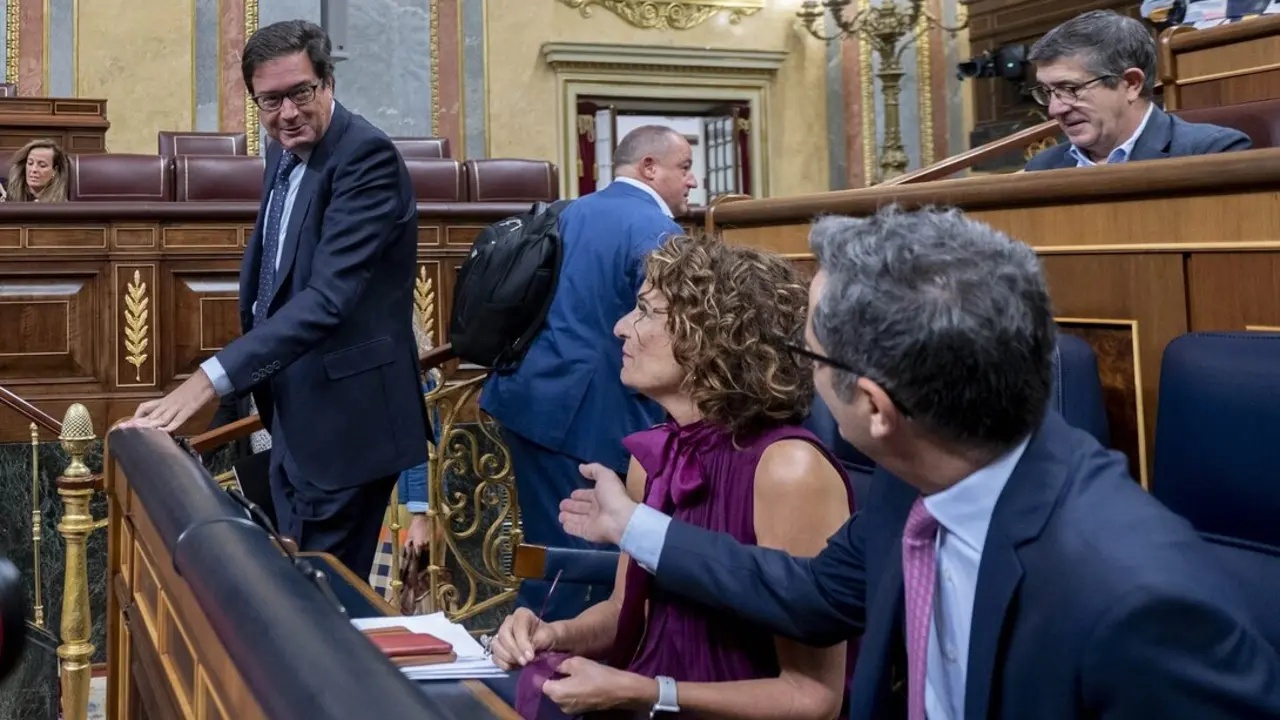 (I-D) El ministro para la Transformaci&oacute;n Digital y Funci&oacute;n P&uacute;blica, &Oacute;scar L&oacute;pez, la ministra de Hacienda, Mar&iacute;a Jes&uacute;s Montero, y el ministro de la Presidencia, F&eacute;lix Bola&ntilde;os. / Alberto Ortega