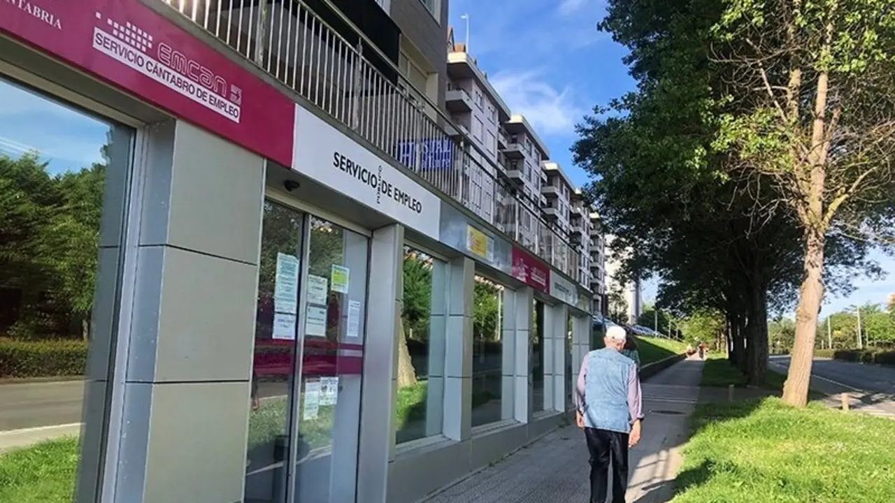 Oficina del Servicio C&aacute;ntabro de Empleo en Santander. / EP