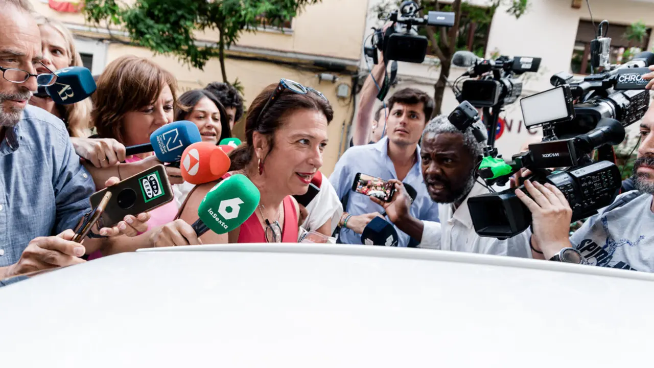La exconcejal socialista Leire D&iacute;ez a su salida de la sede del PSOE. / EP