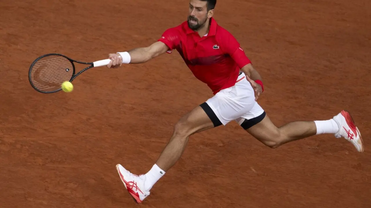 Djokovic durante el partido ante Sinner. / EP
