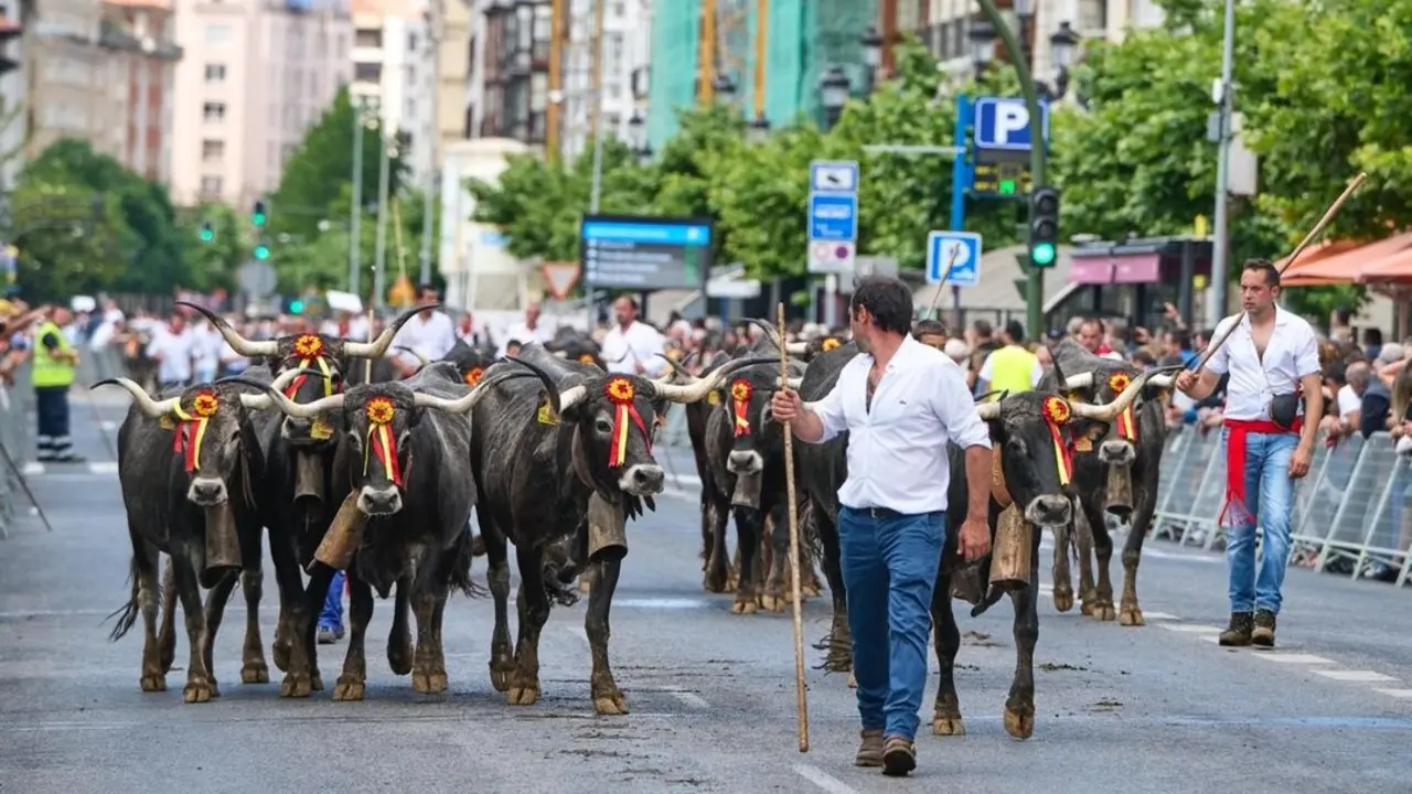 Santander se vuelca con La Pas&aacute; en su regreso a la capital una d&eacute;cada despu&eacute;s. / Cesar Ortiz