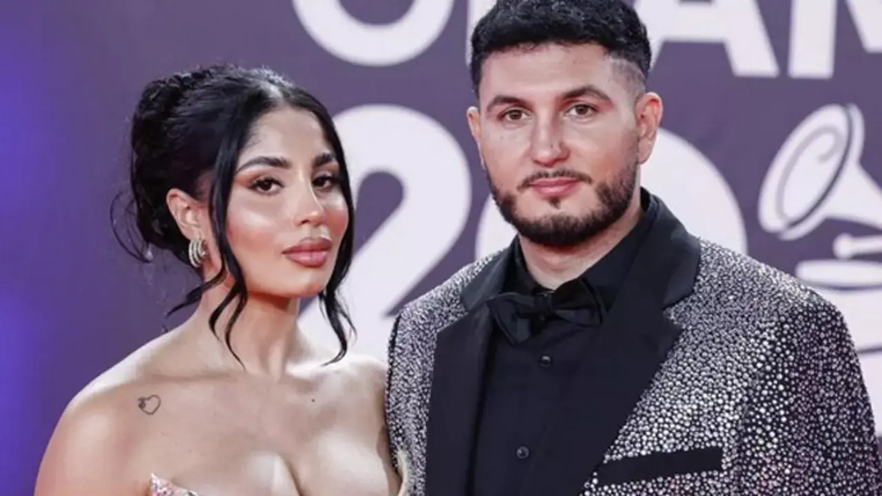 OmarMontes y su novia Lola Romero en los Grammy 2023. / x