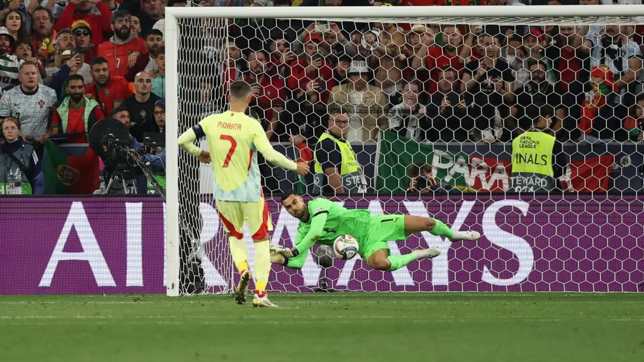 Morata en el momento en el que falla el penalti. / EP
