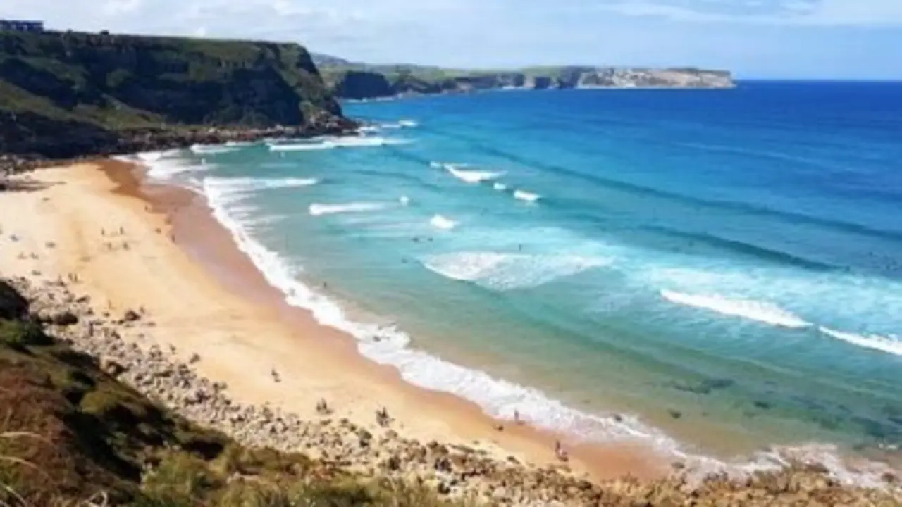 Vista de la playa de Los Locos en Suances. / A.S.