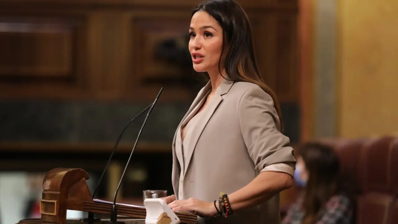 Mireia Borr&aacute;s interviene en una sesi&oacute;n plenaria en el Congreso de los Diputados. / Isabel Infantes