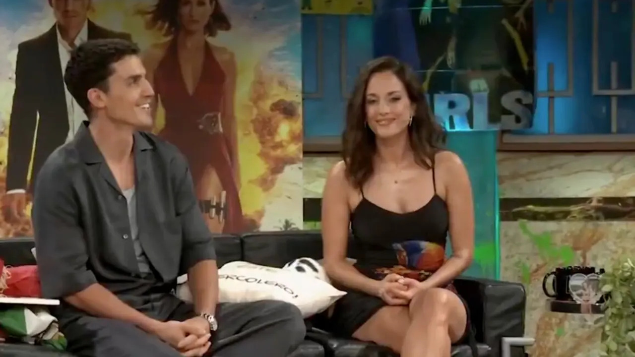 &Aacute;lex Gonz&aacute;lez y Silvia Alonso durante la entrevista en La Revuelta. / L.R.